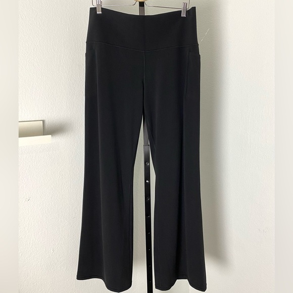 Athleta Salutation Stash Flare Pants Black High Rise New Yoga Gym Plus Size EUC - Picture 9 of 16